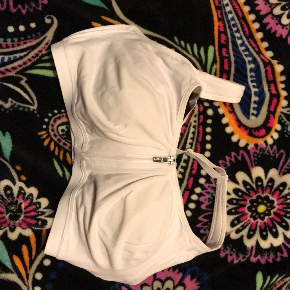 Victoria’s Secret Knockout front close sports bra